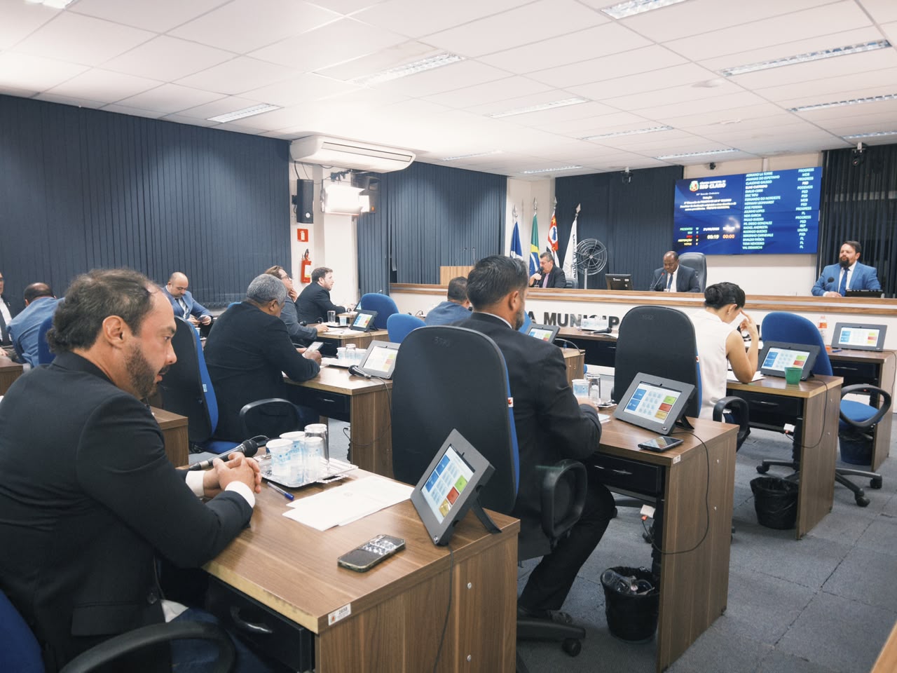 Apesar das críticas, a base governista - em maioria na Câmara Municipal - aprovou o projeto de lei do prefeito Gustavo