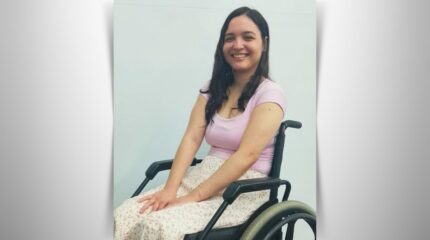 Jovem de Rio Claro com doença rara busca ajuda para cadeira de rodas elétrica