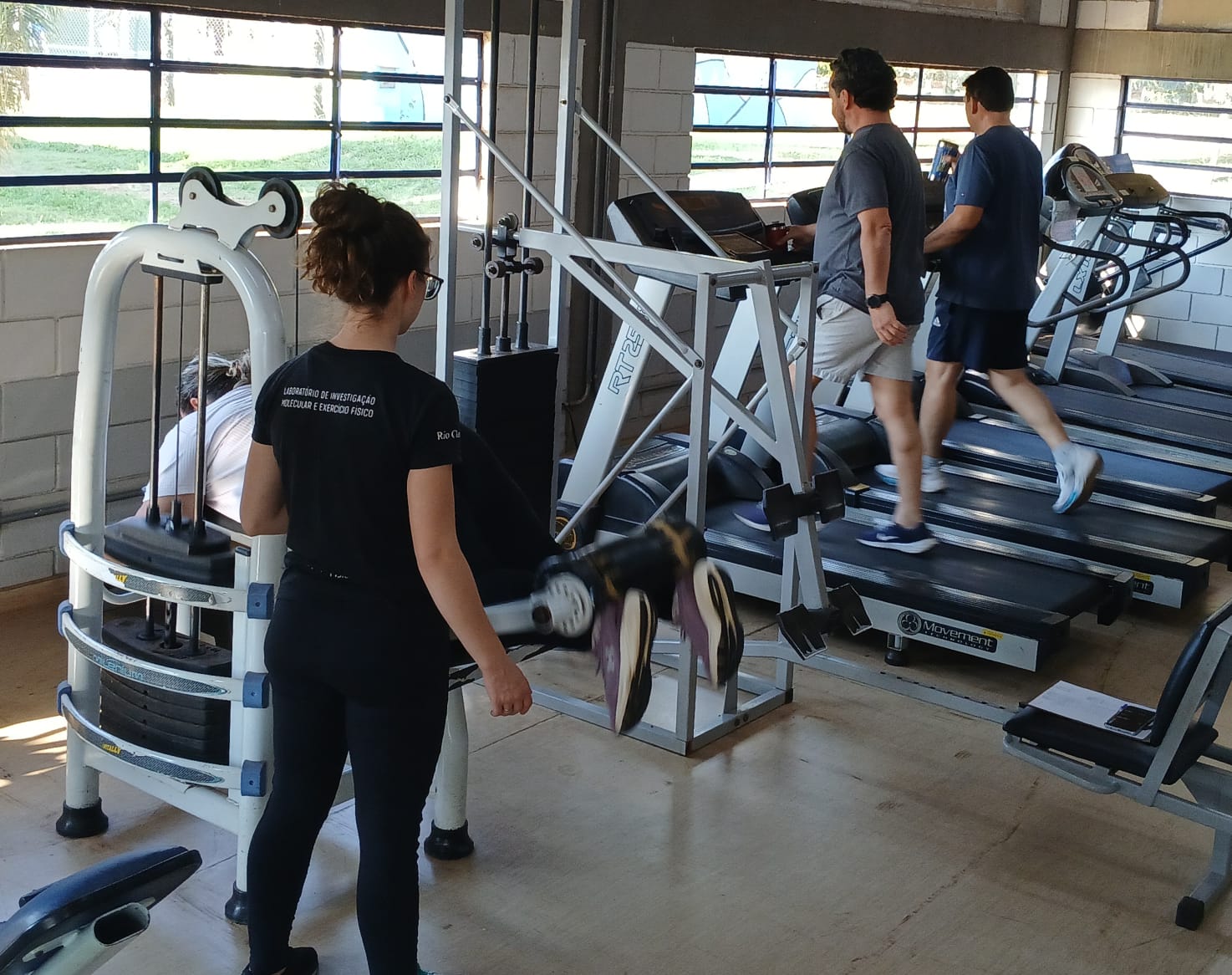 Podem participar homens e mulheres com idade entre 18 e 59 anos, que apresentem sobrepeso ou obesidade e não pratiquem atividade física regularmente há pelo menos três meses