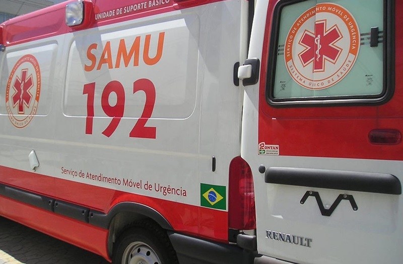 Imagem ilustrativa de uma viatura do SAMU. O motociclista envolvido no acidente na Avenida Brasil foi socorrido e encaminhado ao Hospital Nossa Senhora de Lourdes, mas não resistiu aos ferimentos