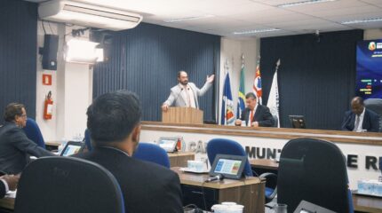 O vereador Rafael Andreeta (Republicanos) foi o primeiro a puxar voto contrário ao projeto, mas a proposta foi aprovada