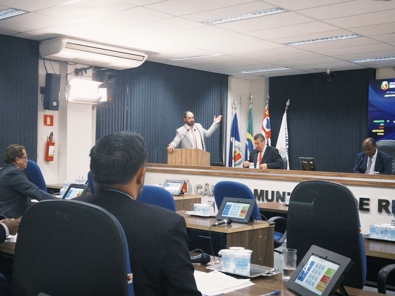 O vereador Rafael Andreeta (Republicanos) foi o primeiro a puxar voto contrário ao projeto, mas a proposta foi aprovada