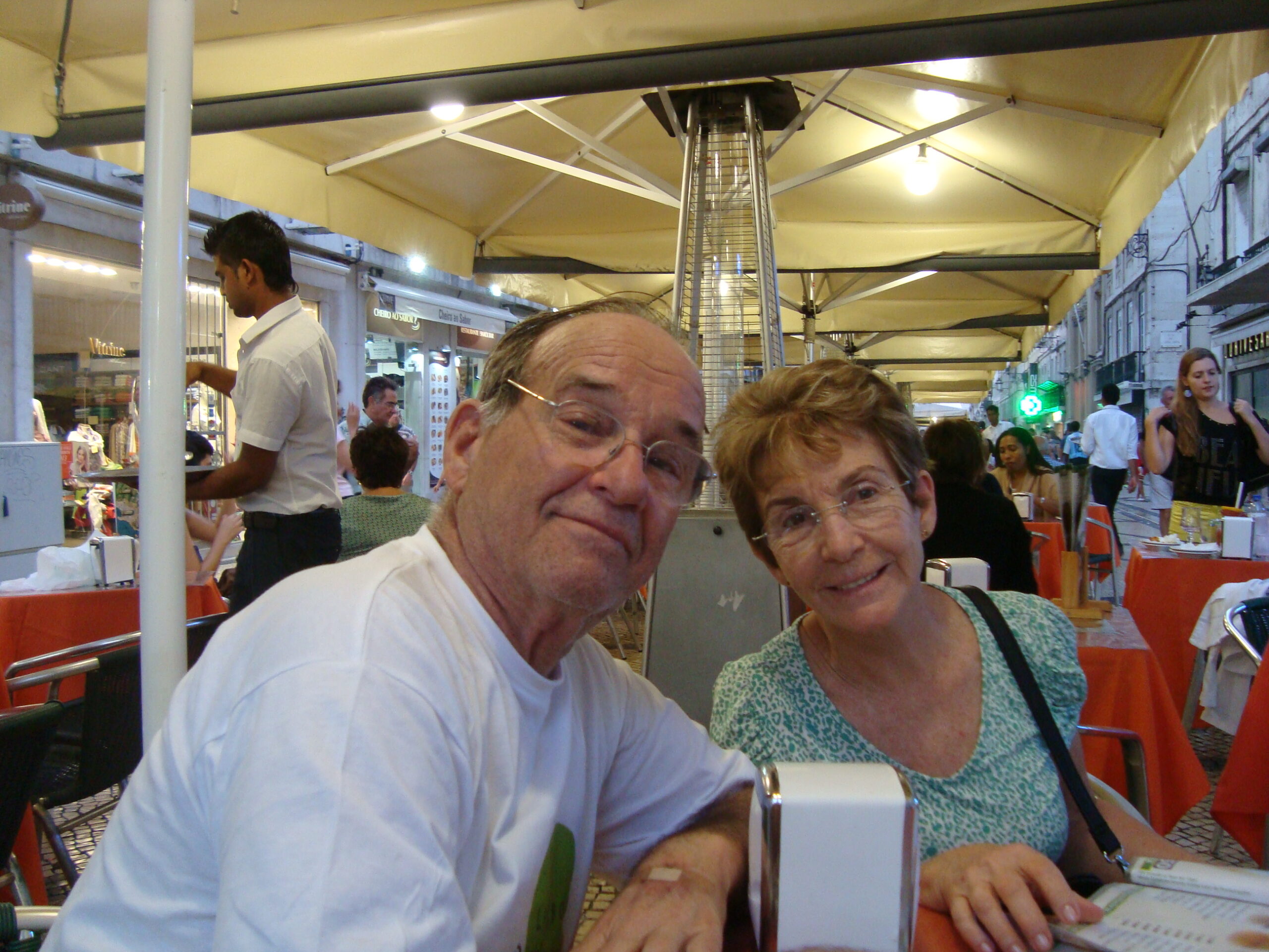 Antonio Ferreira foi empresário e também presidente do Velo Clube. Na foto ao lado da esposa Conceição