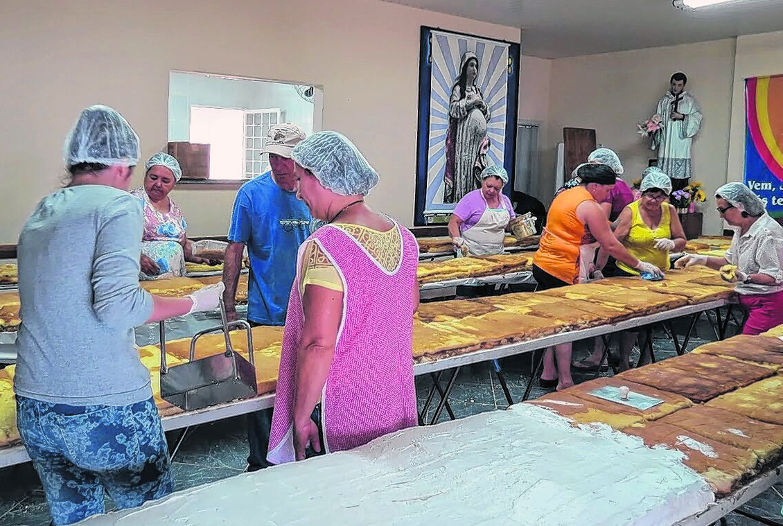 Preparação de bolo de São Judas Tadeu, evento anterior
