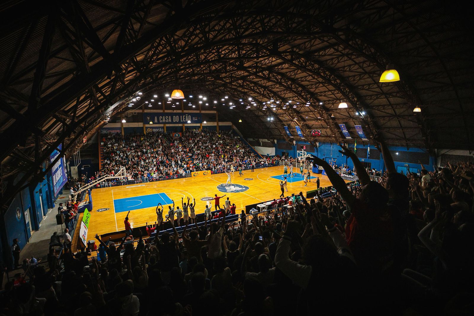 Bicampeão brasileiro e sul-americano, clube retoma as atividades com planejamento de longo prazo, foco na formação de atletas e objetivo de voltar à elite do basquete nacional