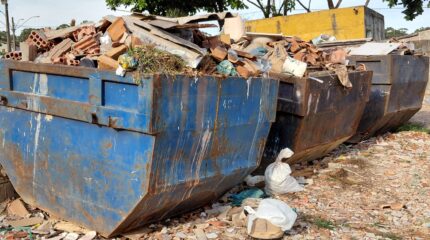Moradores relatam caçambas lotadas e problemas nas estruturas de Ecopontos; A Prefeitura informou que está tomando providências