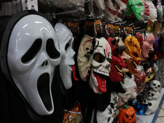 Máscaras de Halloween devem ter boa ventilação e não atrapalhar a visão