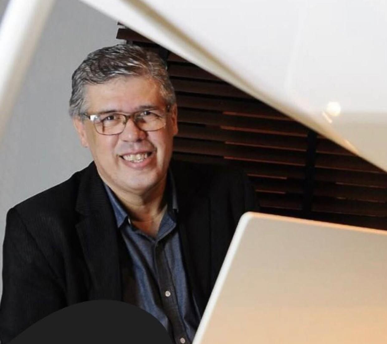 Pianista e maestro Odival Luciano Barbosa Filho
