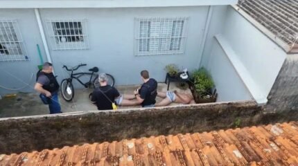 Polícia Civil prende irmãos, que agora foram condenados pelos dois crimes abaixo