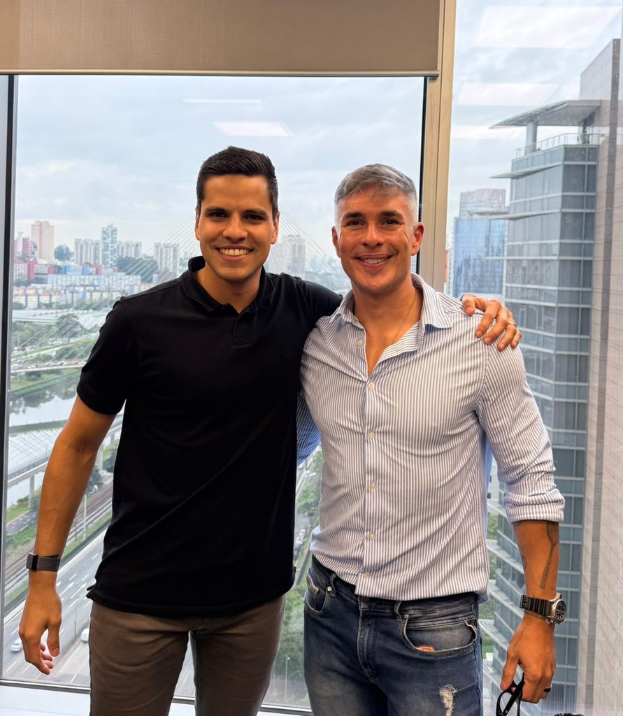 Rodrigo Tognini, CEO da empresa Conta Simples e o jornalista e apresentador esportivo Ivan Moré